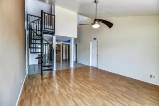 Photo #6: 6078960 Listing