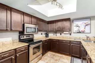 Photo #5: 6079117 Listing