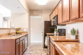 Photo #5: 6079826 Listing