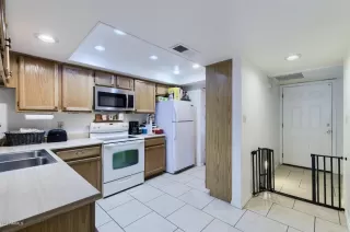 Photo #5: 6079875 Listing