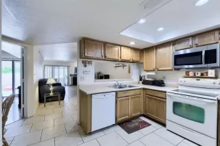 Photo #6: 6079875 Listing