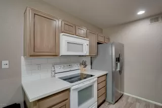 Photo #6: 6080385 Listing