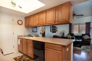 Photo #5: 6081128 Listing