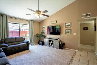 Photo #5: 6081215 Listing