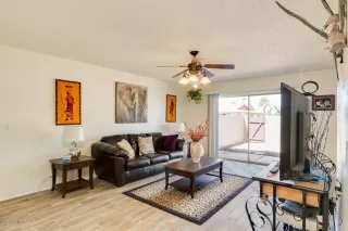 Photo #6: 6081417 Listing