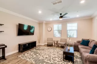 Photo #4: 6081840 Listing