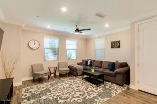 Photo #5: 6081840 Listing