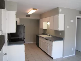 Photo #5: 6082378 Listing