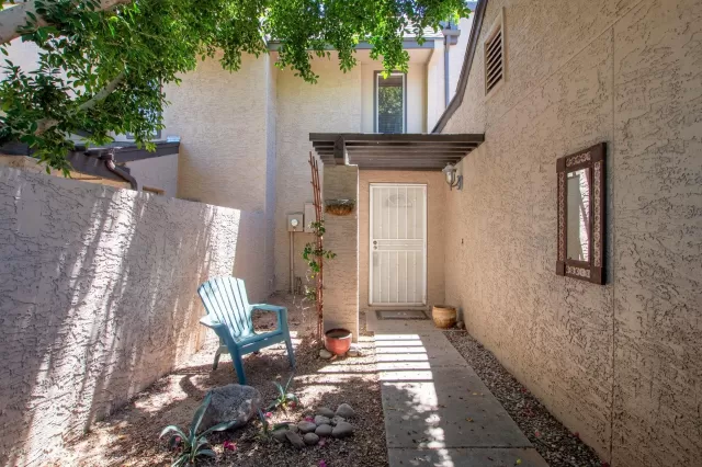 MLS: 6083412 Condo For Sale