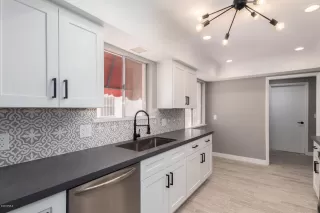 Photo #2: 6083425 Listing