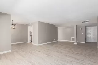 Photo #4: 6083425 Listing