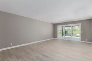 Photo #5: 6083425 Listing