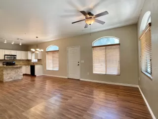 Photo #5: 6083640 Listing