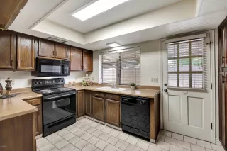 Photo #5: 6083884 Listing 