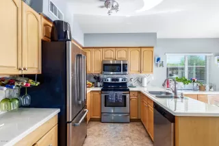 Photo #6: 6084019 Listing 