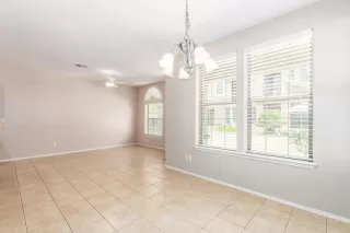 Photo #3: 6084221 Listing