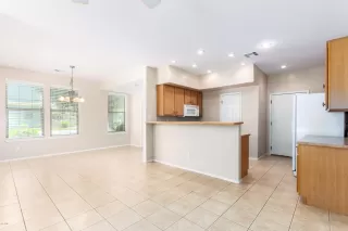 Photo #4: 6084221 Listing