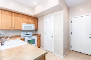 Photo #6: 6084221 Listing