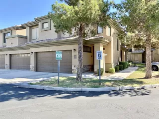 Photo #4: 6084453 Listing