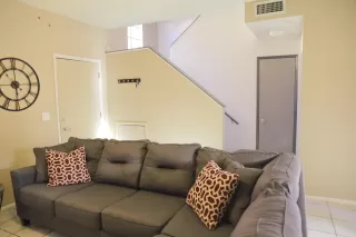 Photo #4: 6084936 Listing