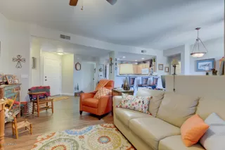 Photo #4: 6085116 Listing