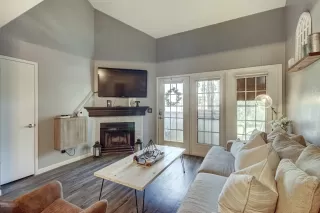 Photo #2: 6085194 Listing