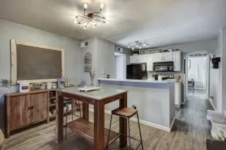 Photo #5: 6085194 Listing