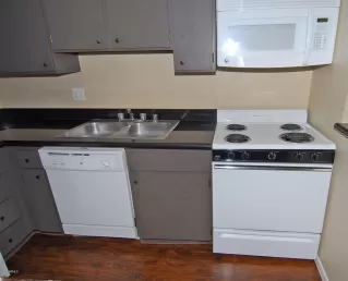 Photo #5: 6086215 Listing