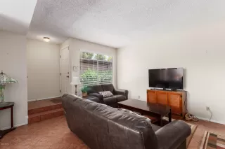 Photo #5: 6086760 Listing