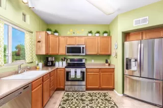 Photo #5: 6086881 Listing