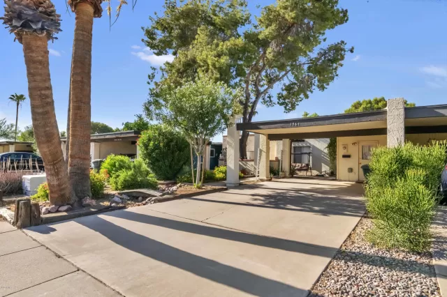 MLS: 6088436 Condo For Sale