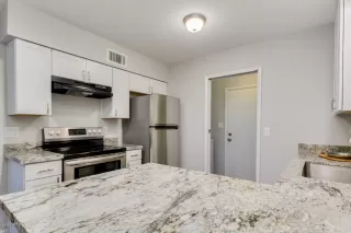 Photo #6: 6088666 Listing