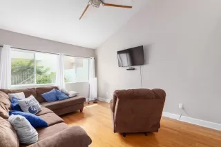 Photo #3: 6090728 Listing