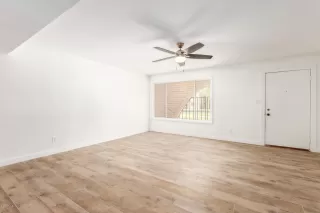 Photo #5: 6092601 Listing