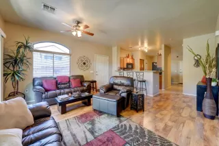 Photo #4: 6092611 Listing