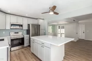 Photo #5: 6092818 Listing