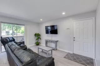 Photo #5: 6093450 Listing