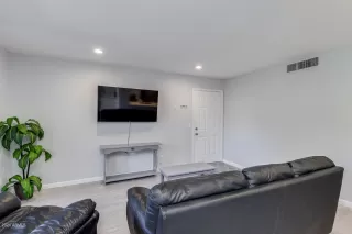 Photo #6: 6093450 Listing