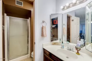 Photo #5: 6093958 Listing