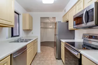 Photo #4: 6094345 Listing