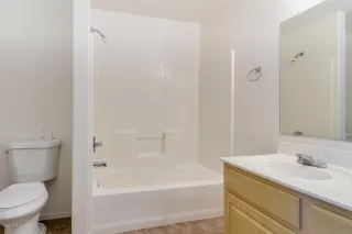 Photo #5: 6094345 Listing