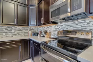 Photo #5: 6094702 Listing 