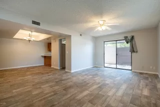 Photo #6: 6095116 Listing