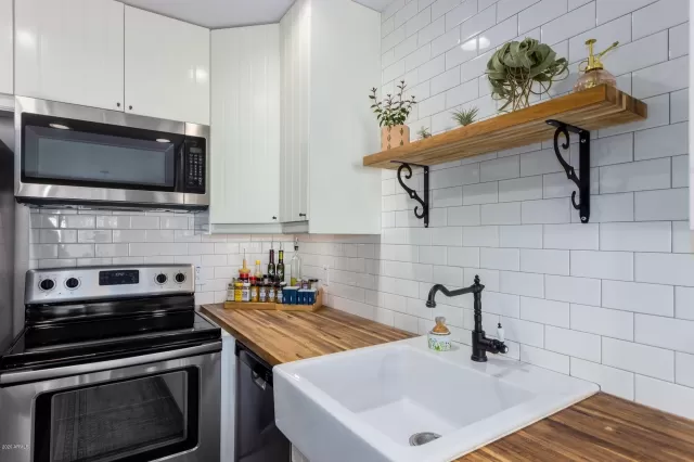 MLS: 6095459 Condo For Sale