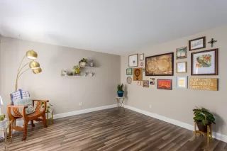 Photo #5: 6095459 Listing