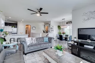 Photo #5: 6095610 Listing 