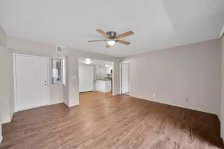 Photo #2: 6095977 Listing