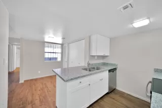 Photo #4: 6095977 Listing