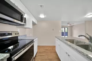 Photo #5: 6095977 Listing