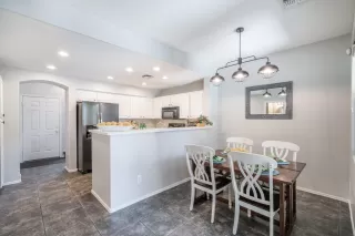 Photo #5: 6096042 Listing